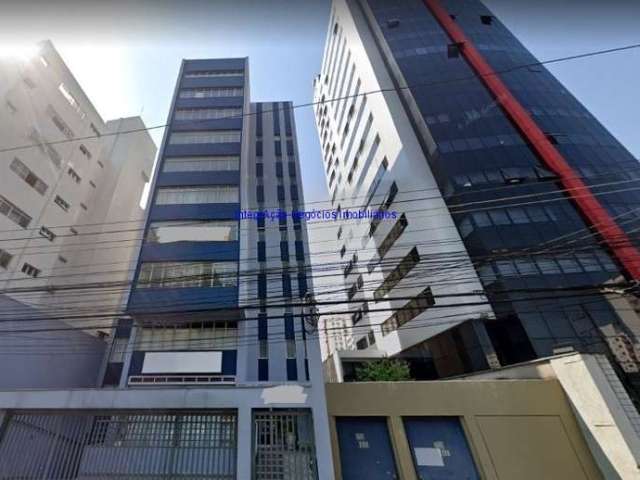 Prédio Comercial 1.600m², 12 conjuntos mais apartamentos, 16 banheiros e 12 vagas na garagem.  Excelente localização