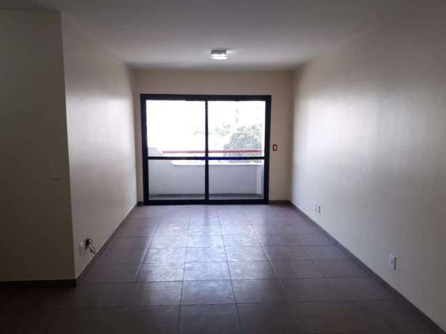 Apartamento 87m², 03 dormitórios (sendo 01 suíte), 03 banheiros e 01 vaga na garagem.  Condomínio com portaria.  Excelente localização