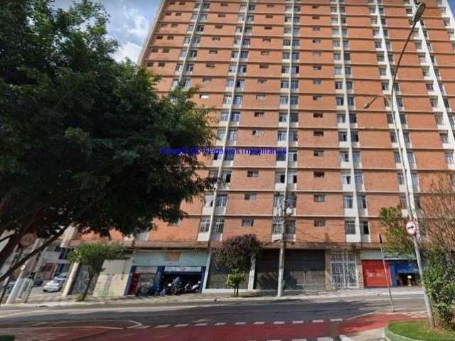 Apartamento Cobertura 127m², 01 dormitório e 01 banheiro.  Condomínio com portaria.   Excelente localização á 8 minutos andando para a estação