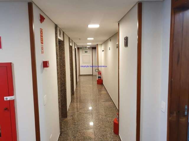 Conjunto Comercial 38m², 01 banheiro e 01 vaga na garagem.  Condomínio com recepção e segurança 24hrs.  Excelente localização entre a Rua Cravinhos,