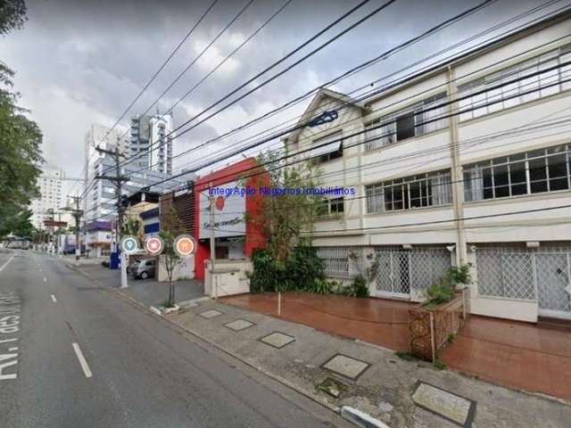 Sobrado Comercial 550m², 04 salas, 03 banheiros e 05 vagas na garagem.   Excelente localização entre as Ruas Ezequiel Ramos, Camé