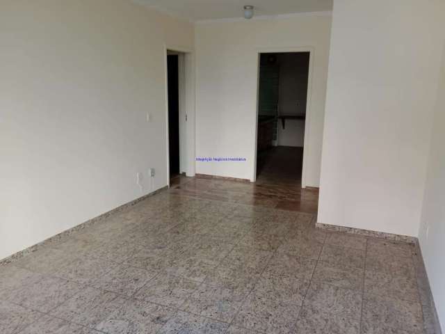 Apartamento 111m², 03 dormitórios (sendo 01 suíte), 03 banheiros e 01 vaga na garagem.  Condomínio com portaria, segurança 24hrs e salão de festa.