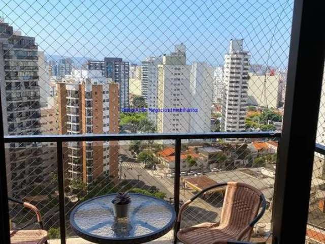 Apartamento 276m², 04 dormitórios (sendo suítes), 05 banheiros e 03 vagas na garagem.  Condomínio com portaria, segurança 24hrs, piscina,