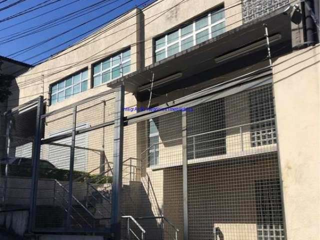 Prédio Comercial 1.500m², 08 banheiros e 14 vagas na garagem; Possui três andares com 500m² cada andar e 500m² de garagem e doca para caminhão