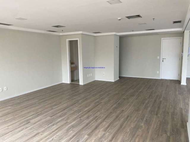 Conjunto Comercial 50m², 02 banheiros e 02 vagas na garagem.  Condomínio com recepção e segurança 24hrs.  Excelente localização