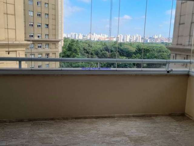 Apartamento 263m², 03 dormitórios (sendo suítes), 04 banheiros e 04 vagas na garagem.  Condomínio com portaria, segurança 24hrs piscina adulto