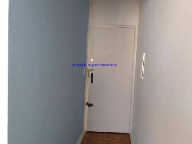 Apartamento 52m², 01 dormitório e 01 banheiro.  Condomínio com portaria e segurança 24hrs.  Excelente localização á 6 minutos andando para a estação