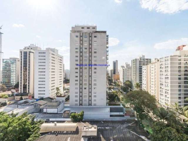 Apartamento 90m², 02 dormitórios, 02 banheiros e 01 vaga na garagem.   Condomínio com portaria 24hrs e jardim.  Excelente localização