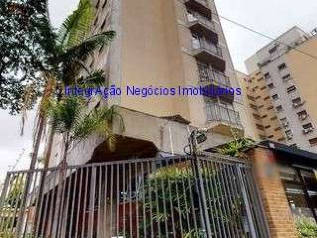 Apartamento 40m², 01 dormitório, 01 banheiro e 01 vaga na garagem.  Condomínio com portaria 24hrs.  Excelente localização