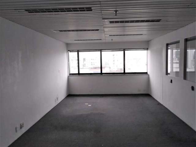 Conjunto Comercial 80.21m², 03 banheiros e 02 vagas na garagem.   Condomínio com recepção e segurança 24hrs.  Excelente localização