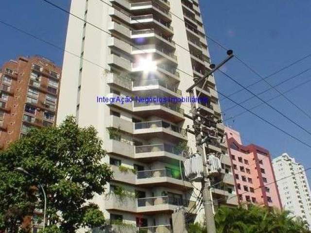 Apartamento 151m², 03 dormitórios (sendo 01 suíte), 02 banheiros e 02 vagas na garagem.  Condomínio com portaria, segurança 24hrs, salão de festa,