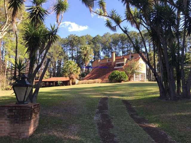 Terreno com 140.000m² à 1km da represa e a margem da rodovia com Casa Sobrado Suiça 600m², 04 dormitórios (sendo 02 suítes), 03 banheiros