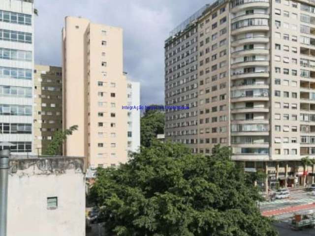 Apartamento 35m², 01 dormitório e 01 banheiro.  Condomínio com portaria 24hrs.  Excelente localização á 7 minutos andando para a estação