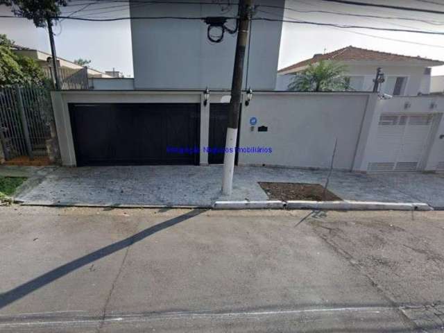 Casa 356m², 03 dormitórios (sendo suítes), 04 banheiros e 04 vagas na garagem.  Excelente localização entre as Alamedas dos Apetupás, Guaicanãs