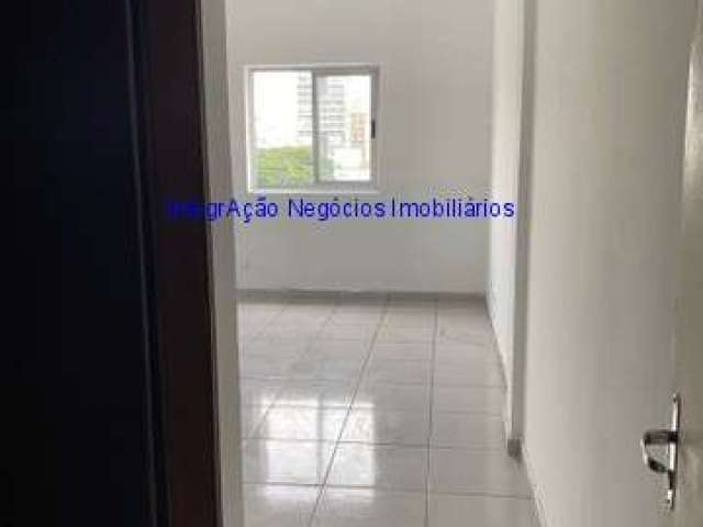 Apartamento 40m², 01 dormitório, 01 banheiro e 01 vaga na garagem.  Condomínio com portaria e segurança 24hrs.  Excelente localização.