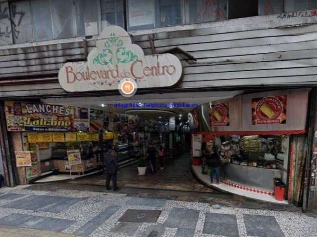 Conjunto Comercial 71m², 01 banheiro.   Condomínio com segurança 24hrs.  Excelente localização á 3 minutos andando para a estação do metrô República;