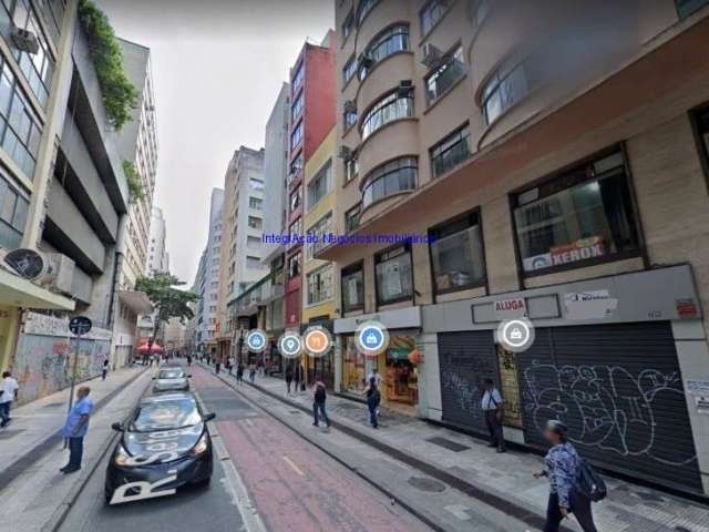 Conjunto Comercial 166m², 02 banheiros.  Condomínio com recepção e segurança 24hrs.  Excelente localização.