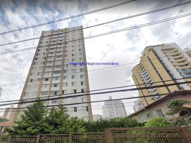 Apartamento 138m², 03 dormitórios (sendo 01 suíte), 03 banheiros e 01 vaga na garagem.  Condomínio com Portaria e Segurança.  Excelente localização en