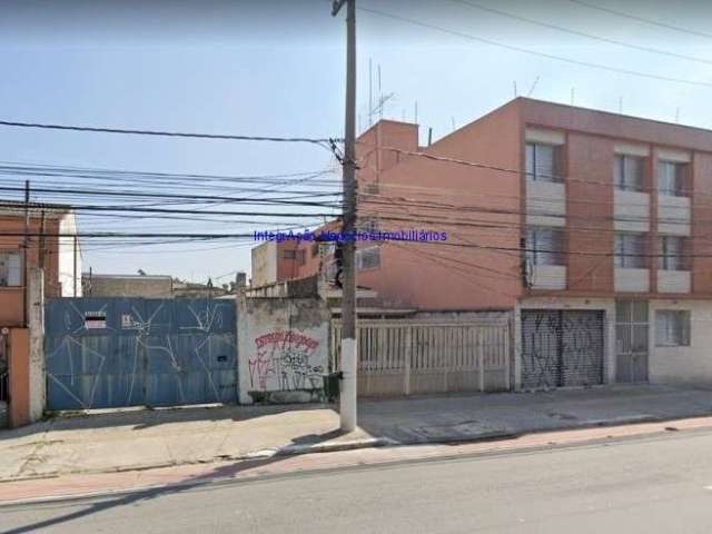 Terreno 320m², 01 banheiro.  Excelente localização entre as Ruas Anhanguera, James Holland e Avenida Rudge.   Todas as informações aqui anunciadas são