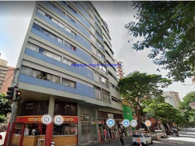 Apartamento 117m², 02 dormitórios e 02 banheiros.  Condomínio com portaria e segurança 24hrs.  Excelente localização á 2 minutos andando para a estaçã