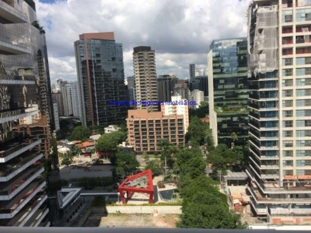 Apartamento DUPLEX 77m², 01 dormitório, 02 banheiros e 01 vaga na garagem.  Condomínio com portaria, segurança 24hrs, piscina, academia,