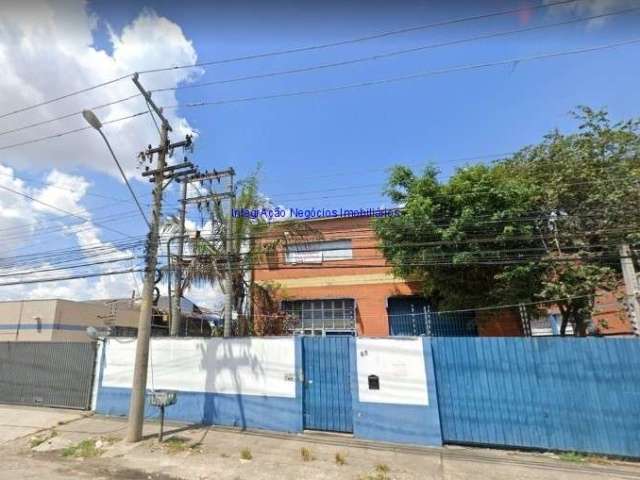 Galpão 2.800m², 02 banheiros e 03 vagas na garagem.  Excelente localização próximo a Avenida das Nações Unidas;