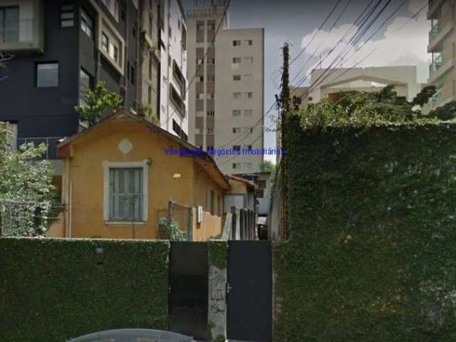 Casa 350m², 02 dormitórios e 02 banheiros.  Excelente localização entre as Ruas Purpurina, Fradique Coutinho e Rodesia; Próximo da estação do metrô.