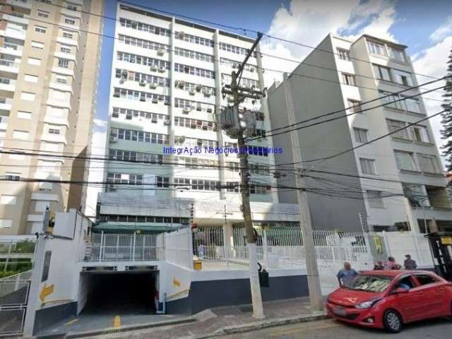 Conjunto Comercial 50m², 02 salas, 01 banheiro e 01 vaga na garagem.  Condomínio com recepção e segurança 24hrs.  Excelente localização