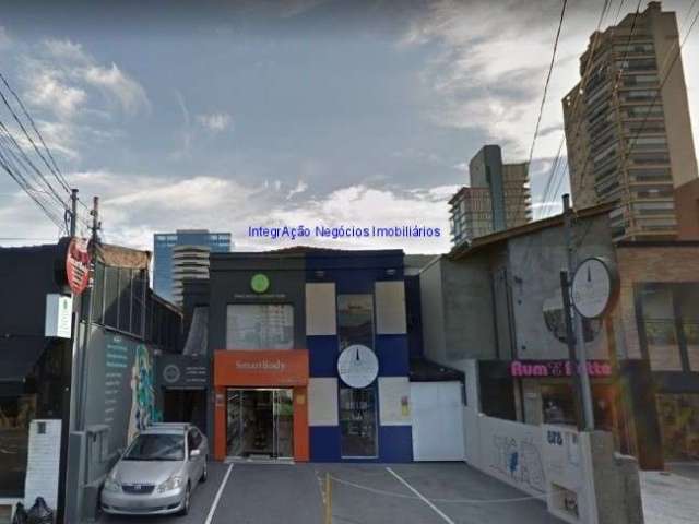 Sobrado Comercial 180m², 02 salas, 03 banheiros e 02 vagas na garagem.   Excelente localização entre as Ruas Ministro Jesuíno Cardoso e Comendador Mig