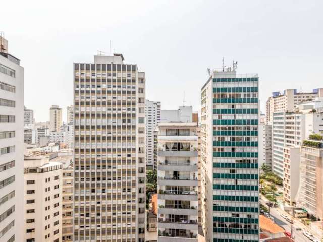 Apartamento 400m², 04 dormitórios (sendo 02 suítes), 04 banheiros e 03 vagas na garagem.  Condomínio com portaria, segurança 24hrs e salão de festa.