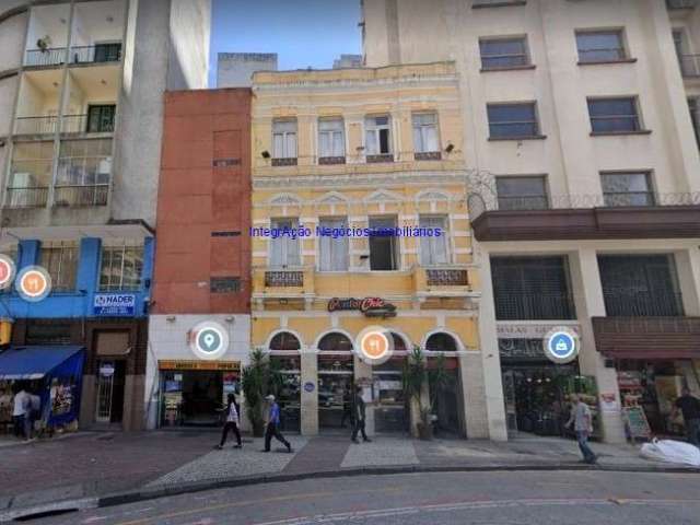 Excelente localização á 6 minutos andando para a estação do metrô República; Entre as Avenidas São João, Ipiranga e Rua do Boticário.