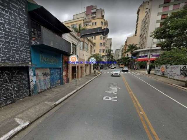 Loja 230m², dividia atualmente em loja e mais mezanino e mais 02 banheiros.  Excelente localização á 6 minutos andando para a estação do metrô