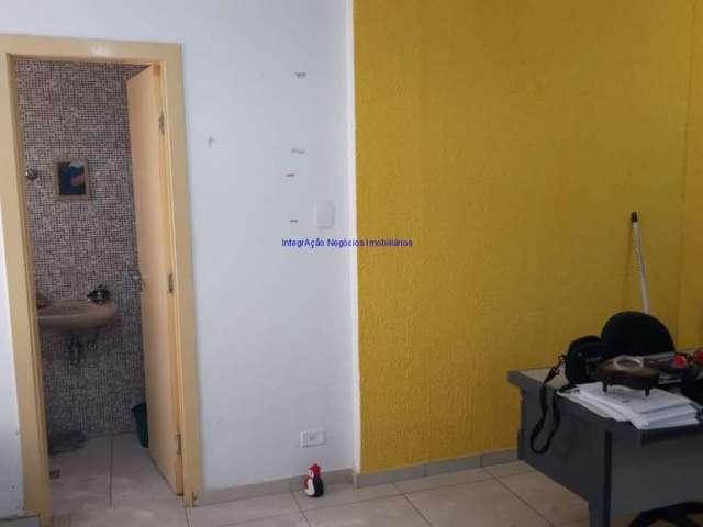 Sala 32m², 01 banheiro.  Condomínio com segurança 24hrs.  Excelente localização á 2 minutos andando para a estação do metrô Sé; Entre as Ruas Quintino