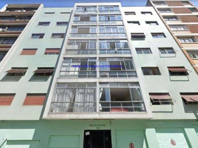 Apartamento 143m², 03 dormitórios (sendo 01 suíte), 03 banheiros e 01 vaga na garagem.  Condomínio com portaria 24hrs.  Excelente localização á 8 minu