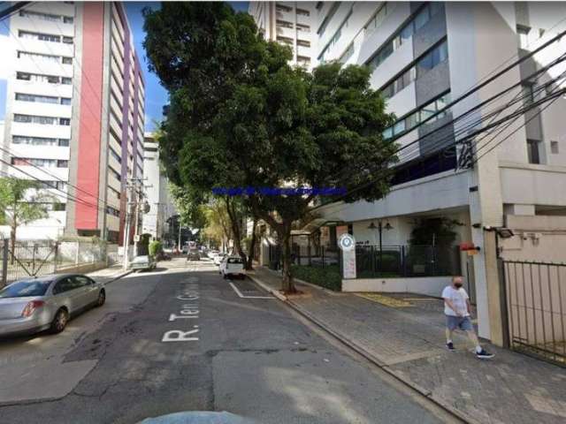 Conjunto Comercial 44m², 02 banheiros e 01 vaga na garagem.  Condomínio com acesso controlado e segurança.   Excelente localização á 2 minutos andando