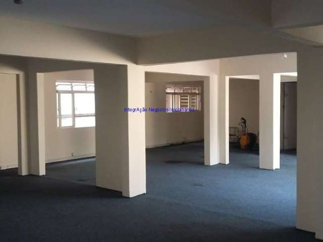 Conjunto comercial 100m², 05 salas, 02 banheiros e 01 vaga na garagem.  Condomínio com recepção.    Excelente localização.