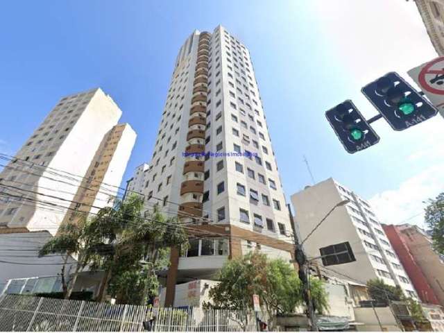 Edifício tendo lobby com pé direito duplo, recepção, portaria 24 horas, controle de acesso, catracas, cafeteria no mezanino, 04 elevadores,