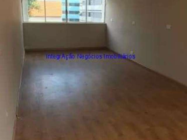 Sala Comercial 34m², 01 banheiro,  sem vaga de garagem. Excelente localização Entre as Ruas Teodoro Sampaio, Cardeal Arcoverde e Irmão Lucas.