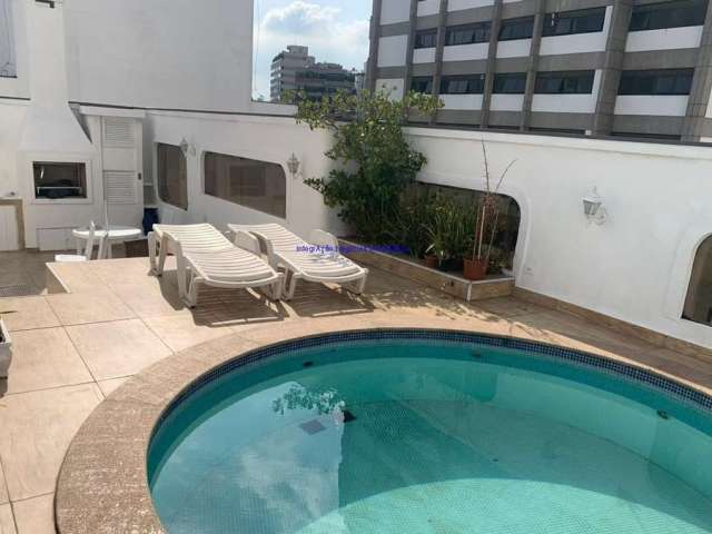 Apartamento Cobertura 357m², 03 dormitórios, 07 banheiros e 04 vagas na garagem.   Ótima área de lazer. Excelente localização.