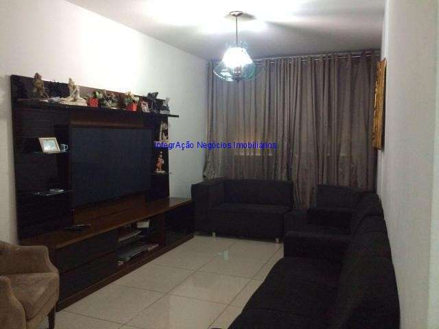 Apartamento 109m², 02 dormitórios, 02 banheiros, sem vagas de garagem. Excelente localização.