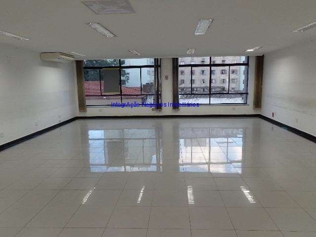 Sala Comercial 180m²,  03 banheiros. Excelente localização,  a três quadras da estação de Metrô República - Linha Vermelha/Amarela.