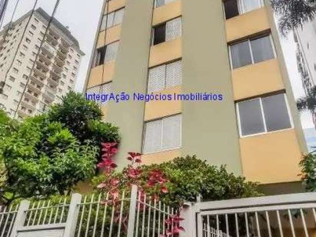 Apartamento 62m², 02 dormitórios (sendo 01 suíte), 02 banheiros e 01 vaga na garagem.  Recém-reformado, pronto para morar com móveis