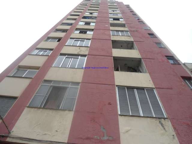 Apartamento 60m², 02 dormitórios, 01 banheiro e sem vaga de garagem.  Condomínio com portaria e segurança 24 horas.  Excelente localização, entre as R