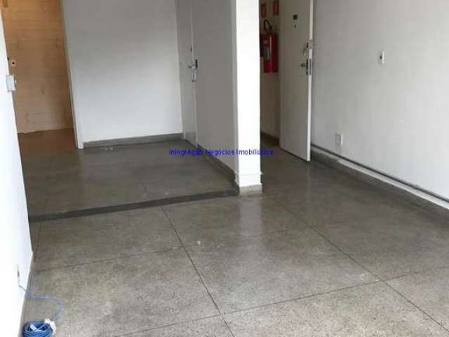 Conjunto Comercial 80m², 05 salas, 02 banheiros e 02 vagas na garagem.  Excelente localização entre as Ruas Purpurina, Fradique Coutinho e Wisard.