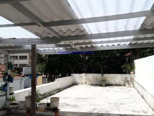 Casa  com 170m², 4 dormitórios, 4 banheiros e 2 vagas na garagem.   No piso térreo,  a garagem com espaço de aproximadamente 60 mq, '