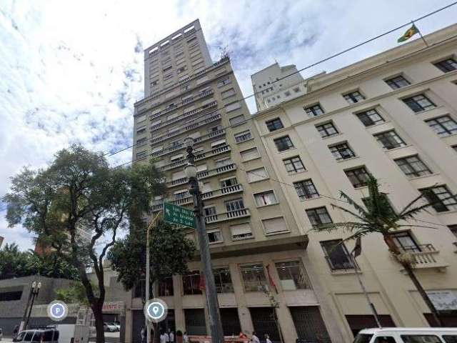 Apartamento 57m², 01 dormitório e  01 banheiro.  Condomínio com Segurança e Portaria.  Excelente localização, á 3 minutos andando para a Estação