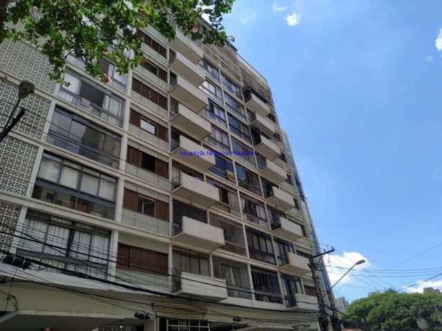 Apartamento 120m², 02 dormitórios, 02 banheiros e 01 vaga na garagem.  Condomínio com portaria e segurança.  Excelente localização