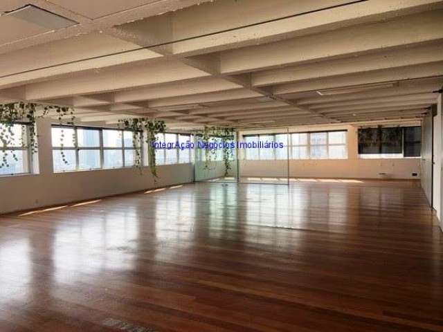 Conjunto Comercial 201m², 04 banheiros e 02 vagas na garagem.  Condomínio com recepção e segurança.  Excelente localização entre as Ruas Campo Verde