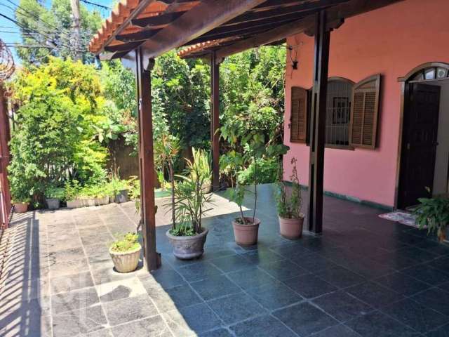 Casa com 2 quartos à venda no Alípio de Melo, Belo Horizonte  por R$ 680.000