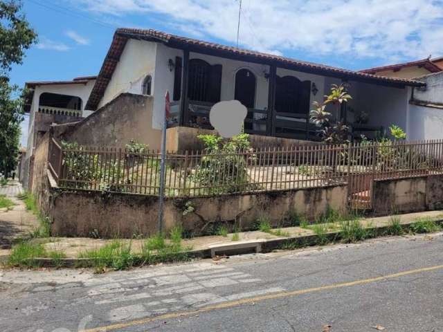 Casa com 3 quartos à venda no Alípio de Melo, Belo Horizonte  por R$ 750.000